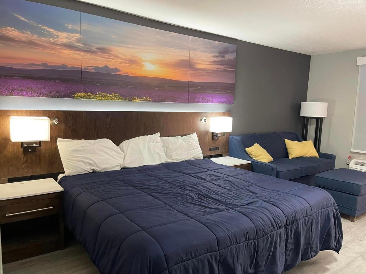 Luxor Inn & Suites, A Travelodge By Wyndham Elkins Extérieur photo