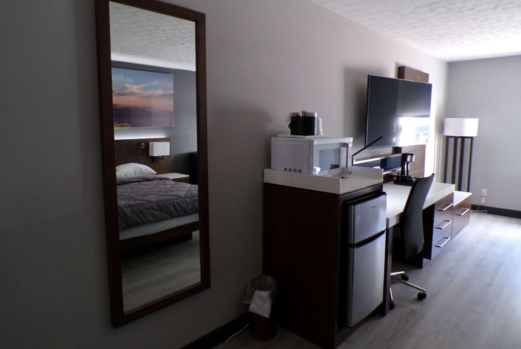 Luxor Inn & Suites, A Travelodge By Wyndham Elkins Extérieur photo