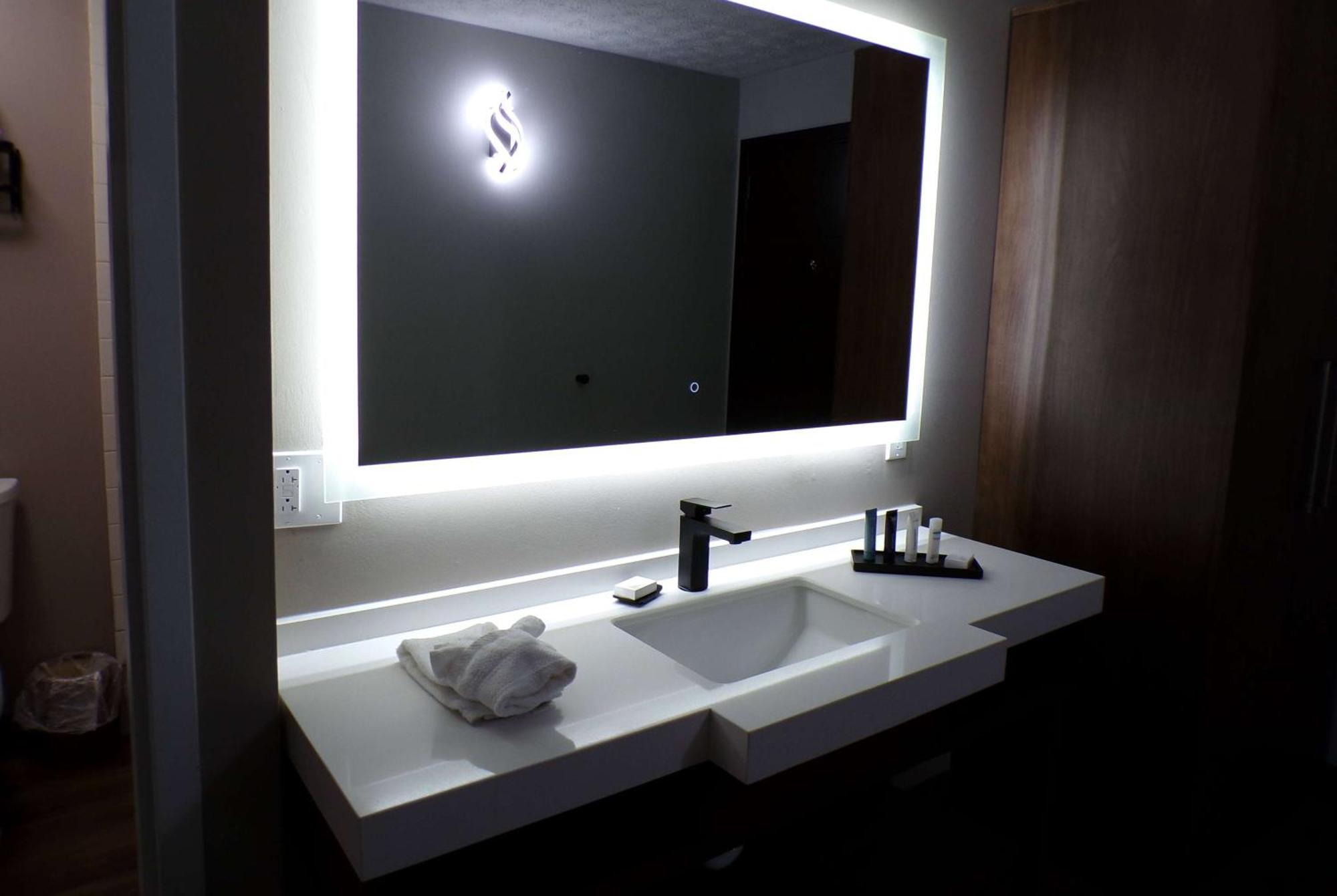 Luxor Inn & Suites, A Travelodge By Wyndham Elkins Extérieur photo