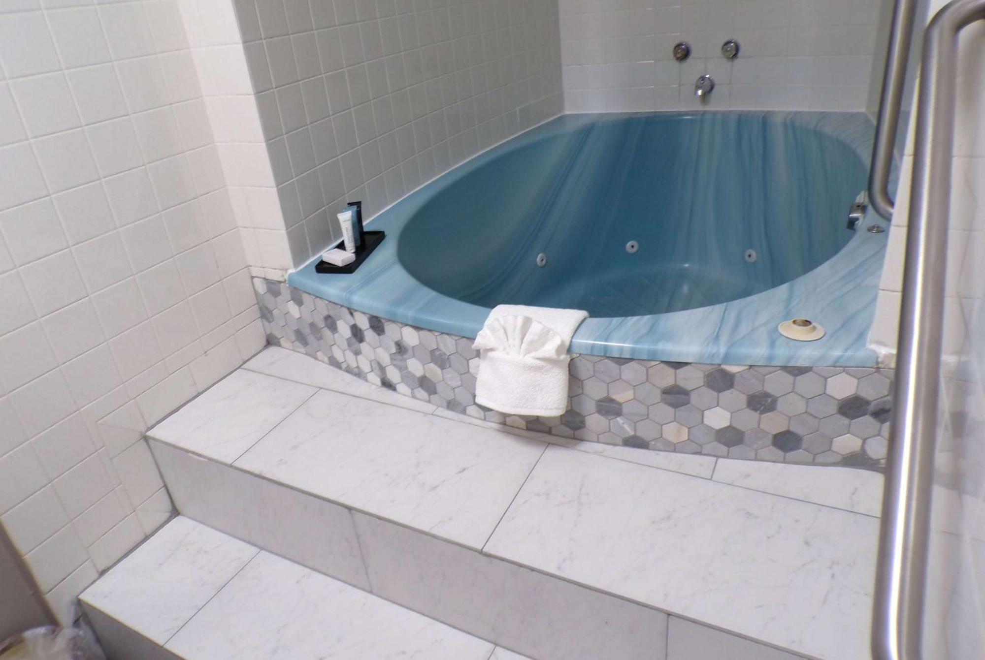 Luxor Inn & Suites, A Travelodge By Wyndham Elkins Extérieur photo