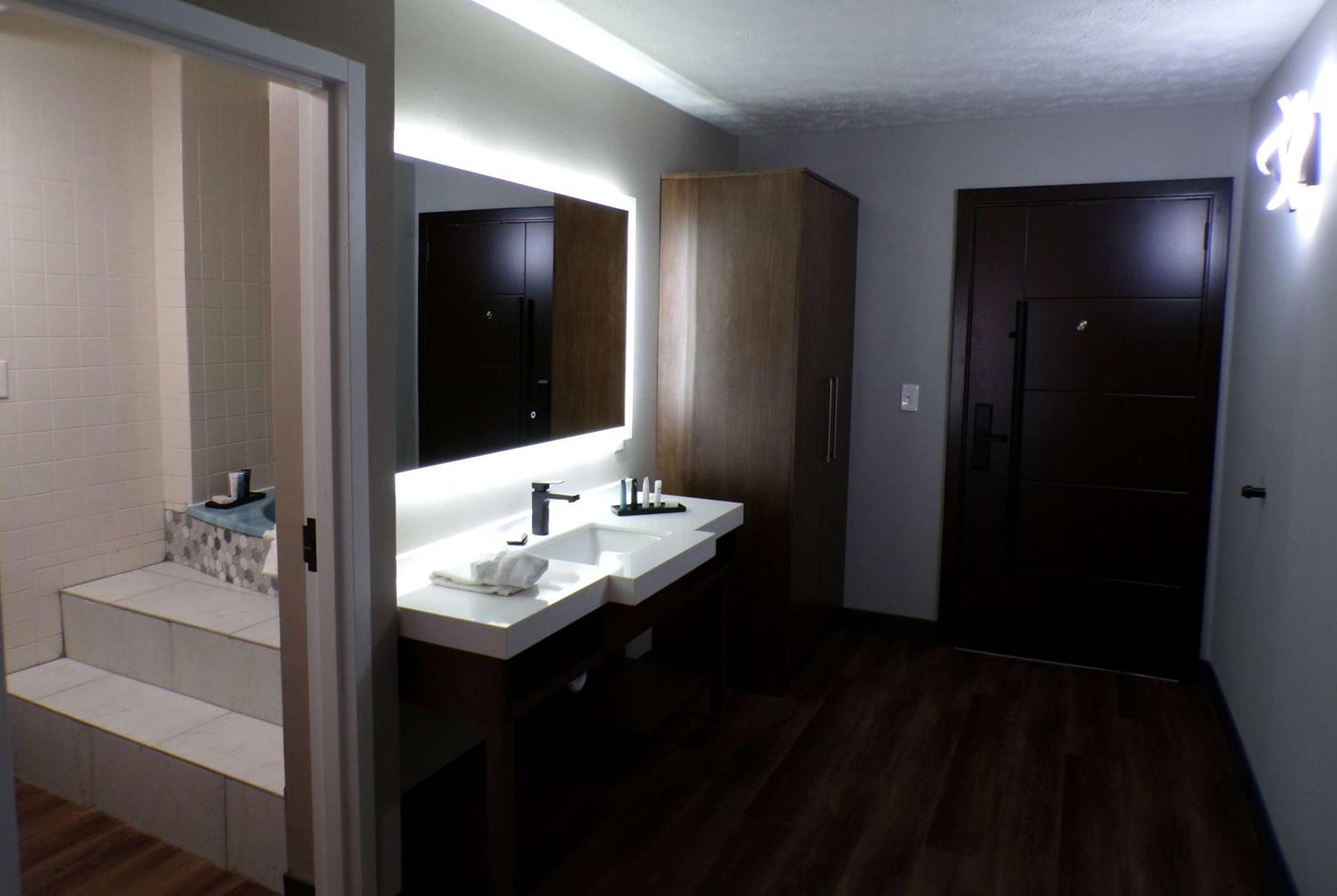 Luxor Inn & Suites, A Travelodge By Wyndham Elkins Extérieur photo