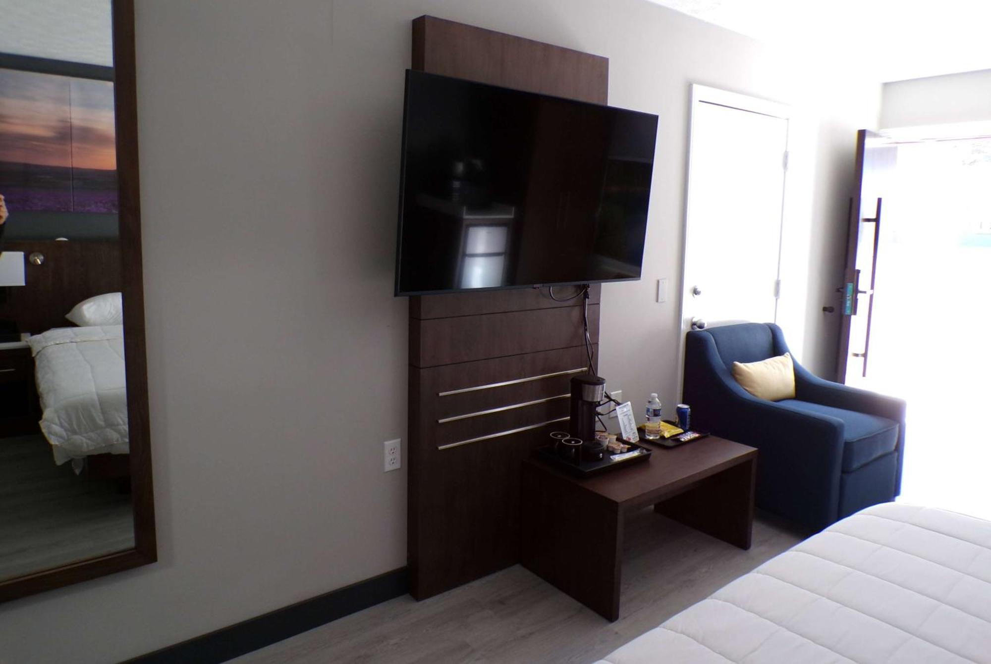 Luxor Inn & Suites, A Travelodge By Wyndham Elkins Extérieur photo