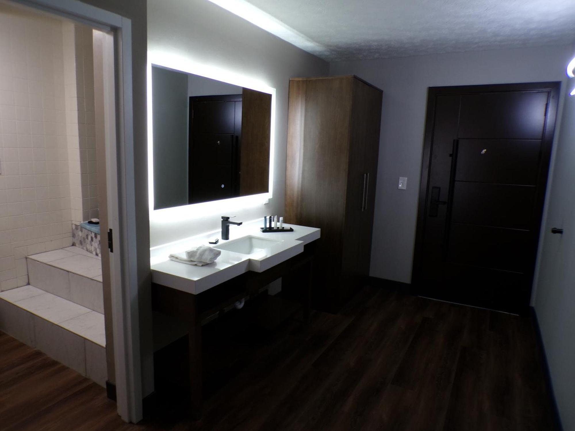 Luxor Inn & Suites, A Travelodge By Wyndham Elkins Extérieur photo