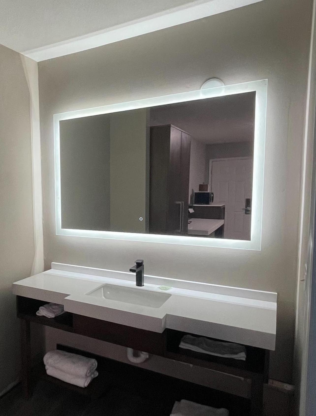 Luxor Inn & Suites, A Travelodge By Wyndham Elkins Extérieur photo