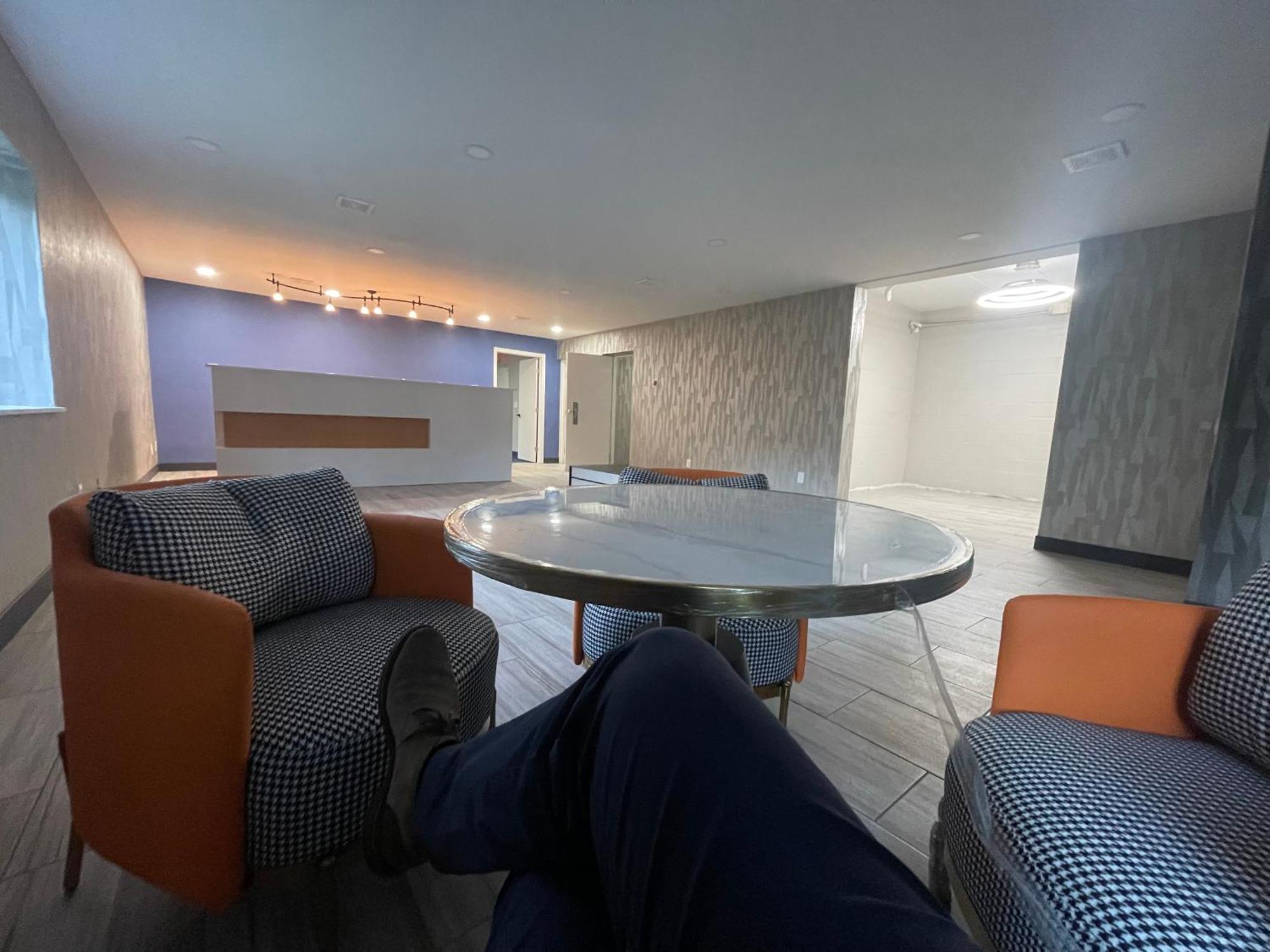 Luxor Inn & Suites, A Travelodge By Wyndham Elkins Extérieur photo
